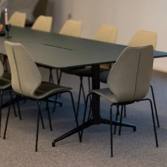 Lindbak 04 Logistea Sosial sone spisebord stoler