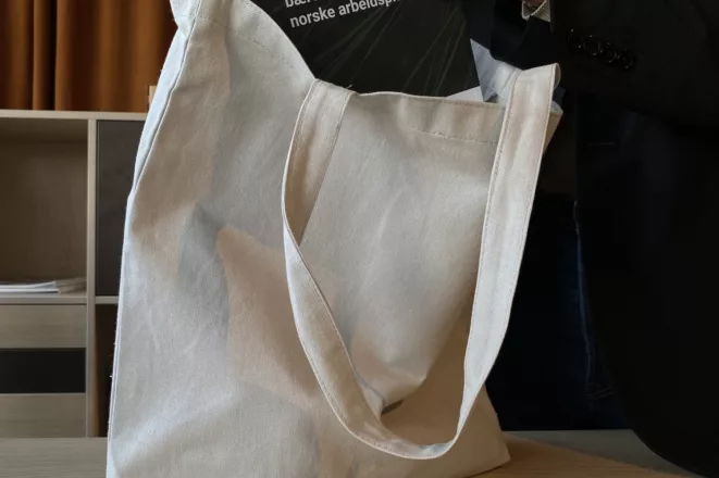 REDESIGN Vekse totebag gjenbruk tekstil soemleverandoer romania 1