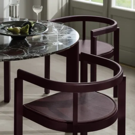 Fritz Hansen After MA100 MA410 Ash Marble Burgundy MA100 CU Spectrum Blackberry close up