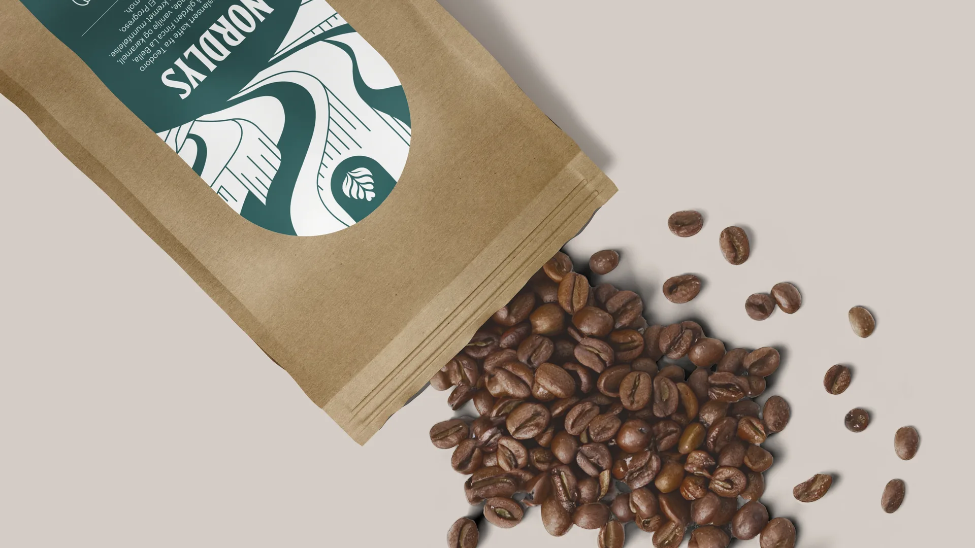 Lindbak kaffe Nordlys 1 kg Mockup med bonner