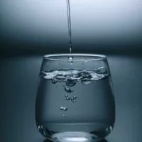 kobu-agency-TWIRIAizZFU-vannstrale-glass_107590.jpg