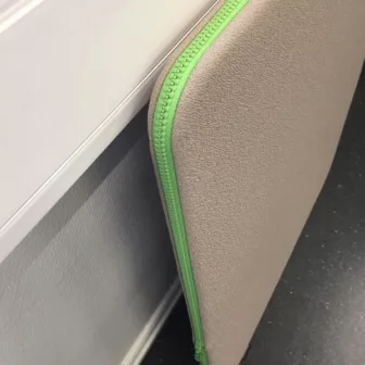 Skillevegg bord grå 80 x 65 Gøtessons grønn glidelås