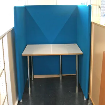 Plate hvit 100 x 80 cm kabelluke kabelhull