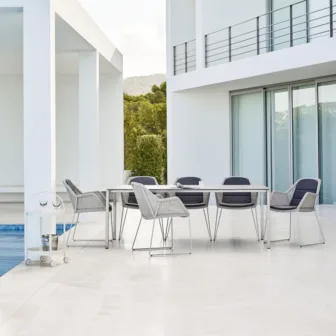 Cane-Line.-Breeze.-Produktbilde-Breeze-chair-white-Pure-table-stainless-concrete-210x100-f7_94894.jpg