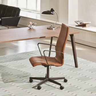 FritzHansen-FH-Oxford-3293W-chair-Pluralis-Table-RGB_80180.jpg