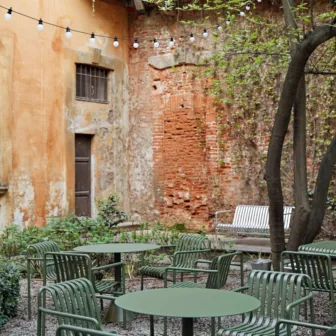 HAY-Palissade-Dining-Armchair-olive-Palissade-Cone-Table-olive-Palissade-Bench-hot-galvanised_71920.jpg