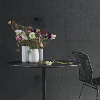 montana-pantontable-black-linoleum-pantonone-black-ambient01_22131.jpg