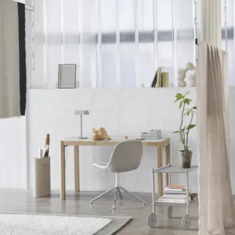 Muuto-Workshop-table-130-65-warm-grey-oak-fiber-side-swivel-chrome-clay-12-pebble-light-grey-linear-arrange-flow-grey-muuto-org_80051.jpg