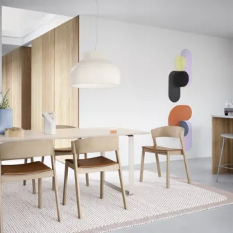 cover-side-chair-oak-cognac-refine-leather-70-70-table-sand-strand-pendant-lamp-kink-vase-muuto-org_66653.jpg