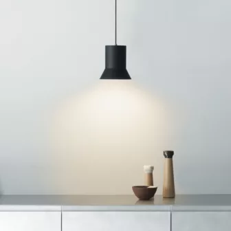 Normann-Copenhagen.-Hat-Lamp.-Produktbilde-2023-Hat-Lamp-Medium-Black-01_107692.jpg