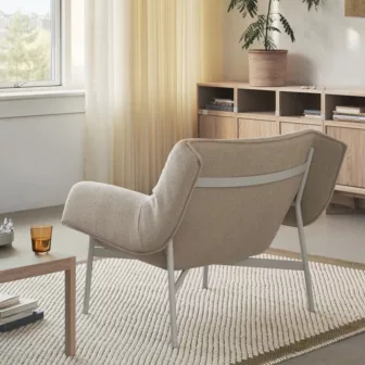 Muuto.-Wrap-Loungestol.-Produktbilde22984-en-wrap-lounge-ecriture-240-grey-workshop-coffee-table-grey-linoleum-oak-raise-pebble-brown-green-170x240-stacked-oak-muuto-org-Large_99244.jpg