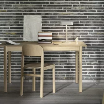 Muuto-linear-wood-table-140-workshop-chair-linear-table-lamp-grey-arrange-grey-terracotta-V2-muuto-med-res_80055.jpg