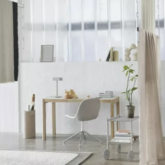 Muuto-Workshop-table-130-65-warm-grey-oak-fiber-side-swivel-chrome-clay-12-pebble-light-grey-linear-arrange-flow-grey-muuto-org_80051.jpg