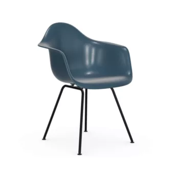 Eames Plastic DAX - Sea blue skall / Sort pulverlakkert understell / Egent for utendørs bruk