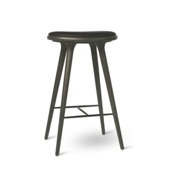 Mater.-High-Stool.-ProduktbildeMater-01042-HighStool74-SirkaGrey-Packshot_91406.jpg