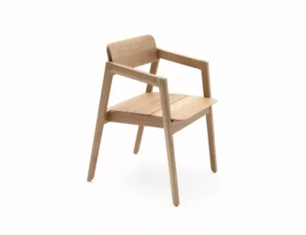 Fora-Form.-Knekk.-ProduktbildeKnekk-chair-in-oak-with-armrest-Fora-Form_99613.jpg