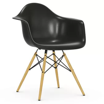 Vitra.-Eames-plastic-armchair.-QS40325_64203.jpg