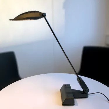 Luxo Falcon skrivebordslampe, sort eller hvit