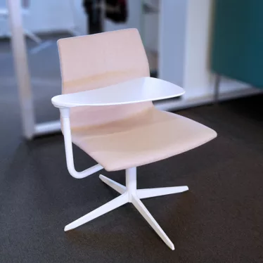 Four Design FourCast lys melert rosa stol med sidebord