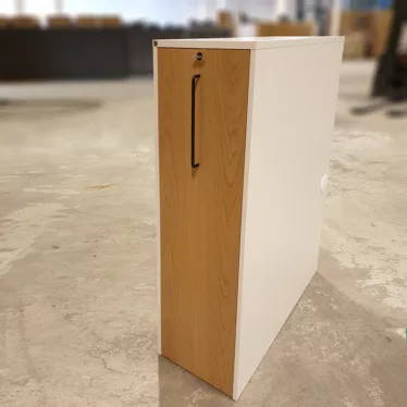 Tårnskap 3p hvit m eik dør Svenheim 129x90x40 høyre