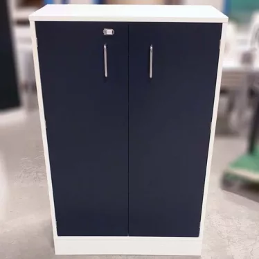 Skap 3P hvit sort slagdører Horreds 80 x 43 x 120