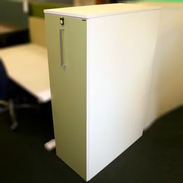 Tårnskap 3P hvit med grønn front høyre Aarsland 120x80x40