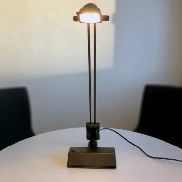 Luxo Falcon skrivebordslampe, sort eller hvit