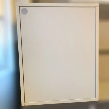 Skap 1P hvit slagdør 60 x 55 trykk dør