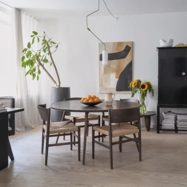 Accent Dining Table liten