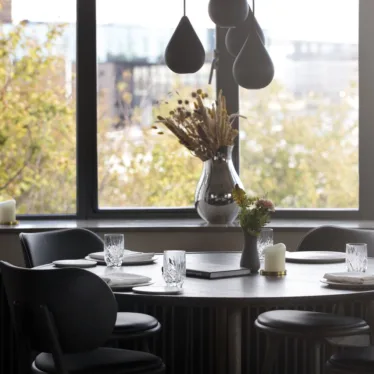 Accent Dining Table liten