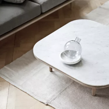 Fly Lounge table SC4 - Lys Carrara Marmor / Hvitoljet eik