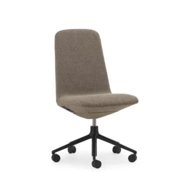 Off Chair lav 5W Aluminium m/liftomat - Brun Hallingdal tekstil / Sort understell av aluminium