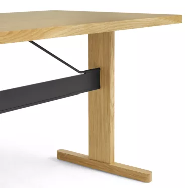 Passerelle desk 140x65 cm - Lakkert eik / Sort