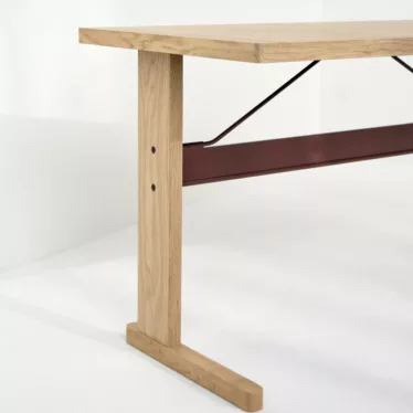 Passerelle desk 140x65 cm - Lakkert eik / Burgunder