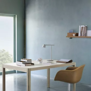 Workshop Table - Varm grå linoleum / Eik understell