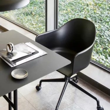 Snaregade Dining Table