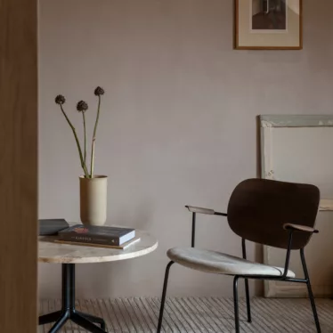 Co Lounge Chair - Beige Boucle 02 / Mørk eik understell