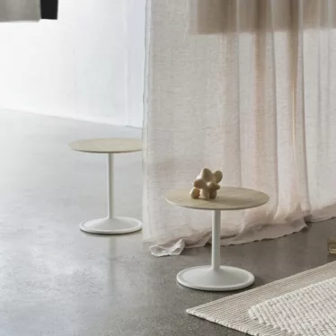 Soft Side Table - Heltre eik / Off-white understell
