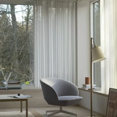 Oslo Lounge Chair Swivel Base - Beige Vidar 146 / Grått understell