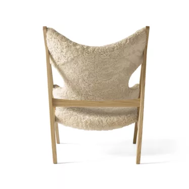 Knitting Lounge Chair - Hvit Nature Sheepskin Curly / Naturlig eik understell