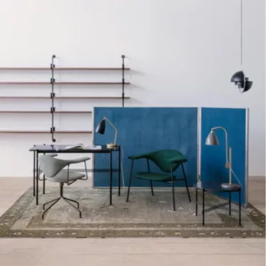 Masculo lounge chair - Safir blå Velvet / Matt sort understell