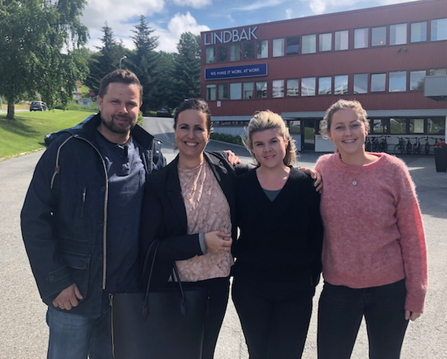 Sara deltok i 2019 på Kremmerskole i Lindbaks lokaler i Trondheim sammen med andre selgerkollegaer.